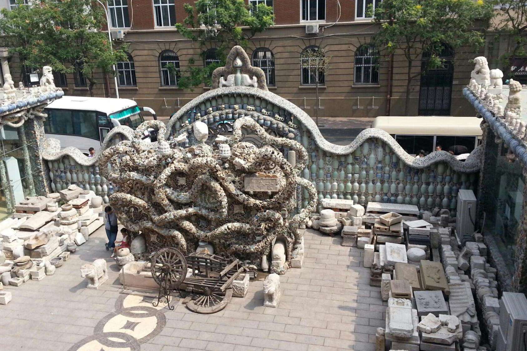 天津最"奇葩"的百亿别墅,被称为瓷界博物馆,但内部更像杂物间